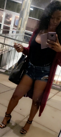 Meet your Posher, Lisa - Picture 2 of 4